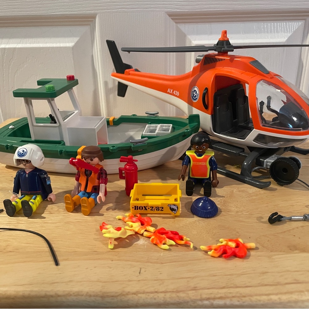 PLAYMOBIL Coastal Fire Rescue Mission Rescue